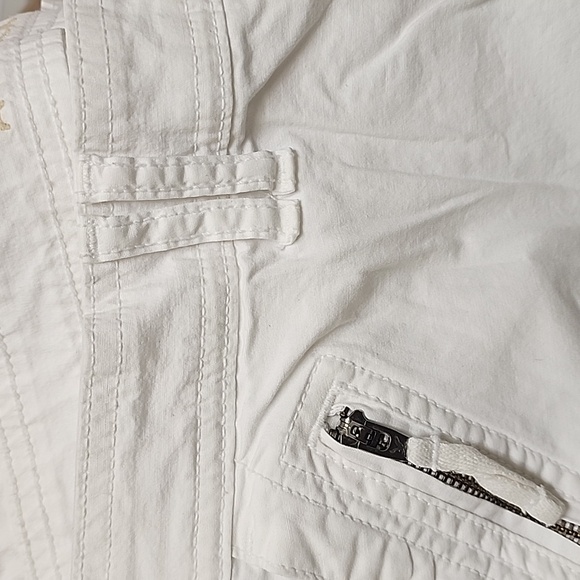 AE Snappy Stretch Low-Rise Baggy Flare Cargo 14 Short in White - Picture 6 of 8